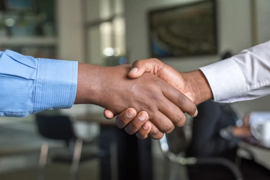 Support agent and customer closing a deal with a handshake